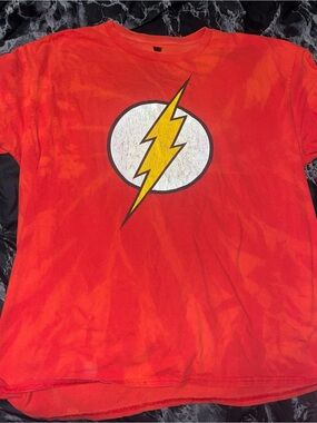 The flash vintage bleach dyed Red Graphic Lightning Bolt Tee size xl